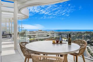 Àtic a Benahavís pueblo. Penthouse con vistas al mar en marbella