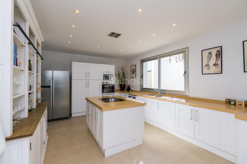 Foto e52f0d66-ec9d-49cc-80a1-1f678cba64fb. House with parking pool in puerto de Sotogrande-la marina Sotogrande