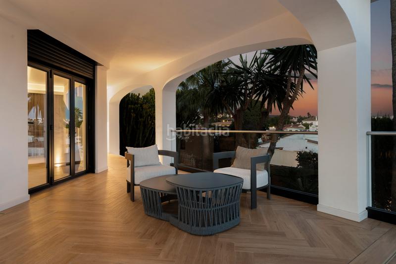 Foto 36b59f03-2d5d-4173-8561-553a002860bc. Casa en camino molino 1 villa renovada de alta gama en venta con vistas al mar, jardines y ubicación privilegiada en Marbella