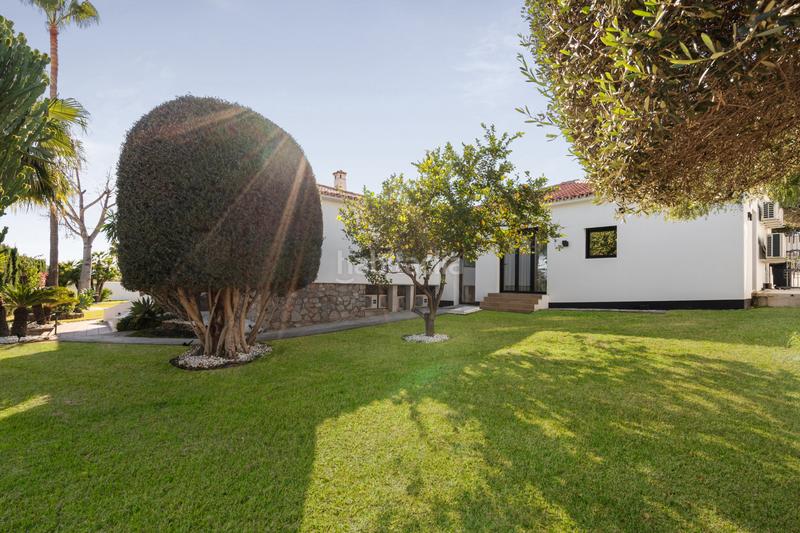 Foto 56a594d3-743a-4c39-9a1b-7583f9032cb9. Casa en camino molino 1 villa renovada de alta gama en venta con vistas al mar, jardines y ubicación privilegiada en Marbella