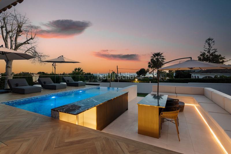 Foto 5f5ca4c3-2a92-4f17-b252-5a2a397be996. Casa en camino molino 1 villa renovada de alta gama en venta con vistas al mar, jardines y ubicación privilegiada en Marbella