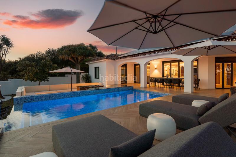 Foto a736ddf5-7ba6-44b9-b5e2-43204c618924. Casa en camino molino 1 villa renovada de alta gama en venta con vistas al mar, jardines y ubicación privilegiada en Marbella