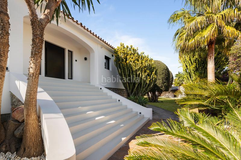 Foto b272528d-6d83-4a7c-8a35-2e543e1a0f09. Casa en camino molino 1 villa renovada de alta gama en venta con vistas al mar, jardines y ubicación privilegiada en Marbella