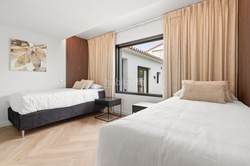 Foto e5eb85bb-7cfb-49a6-9d0a-b1e90985c1eb. Casa en camino molino 1 villa renovada de alta gama en venta con vistas al mar, jardines y ubicación privilegiada en Marbella