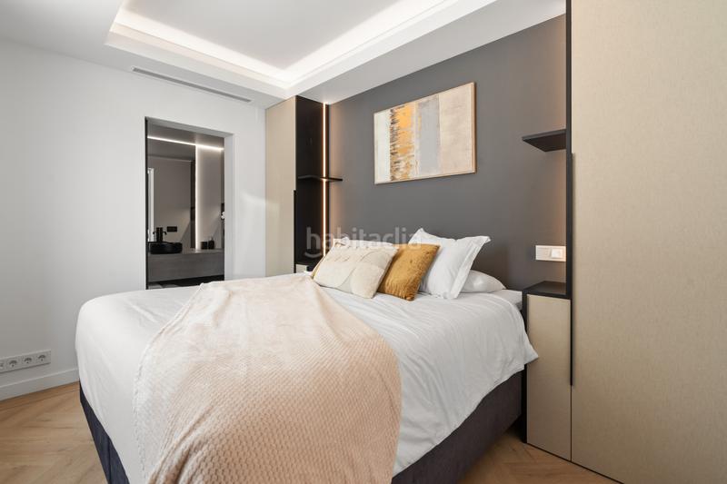Foto f5eaee34-3e56-4ebd-b7c0-c6eb85f81d13. Casa en camino molino 1 villa renovada de alta gama en venta con vistas al mar, jardines y ubicación privilegiada en Marbella