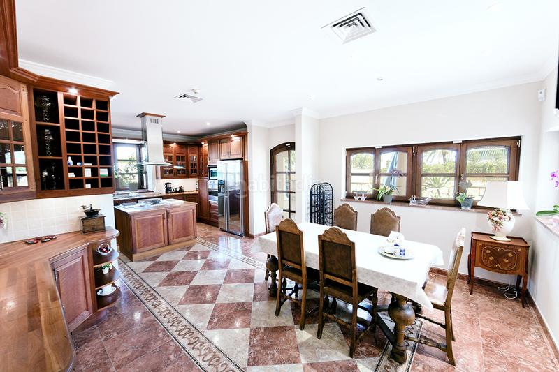 Foto 060050bd-080b-46c7-85b3-fc4ee4664813. House with parking pool in Casco Antiguo Marbella