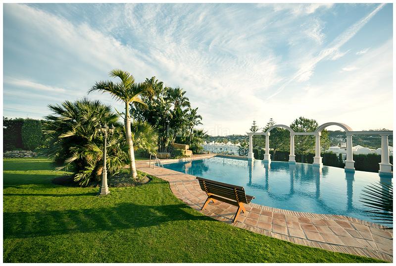 Foto 6df180ab-2b2f-47e0-985e-dac473d9c83f. House with parking pool in Casco Antiguo Marbella