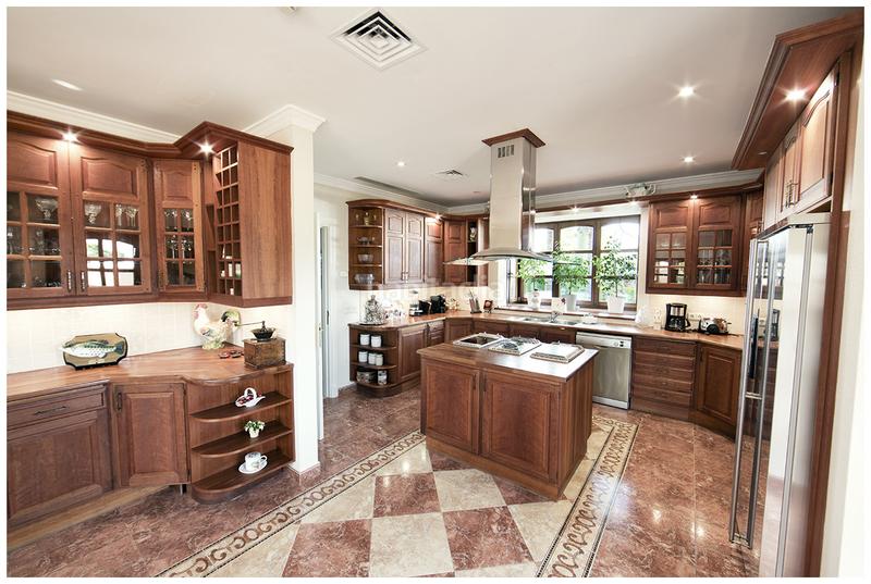 Foto 7abfebd1-3b5d-41b5-a232-9ec3383afd9c. House with parking pool in Casco Antiguo Marbella