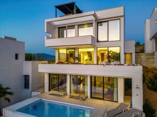 Maison à Casco Antiguo. Exquisita villa en primera línea de golf con impresionantes vist