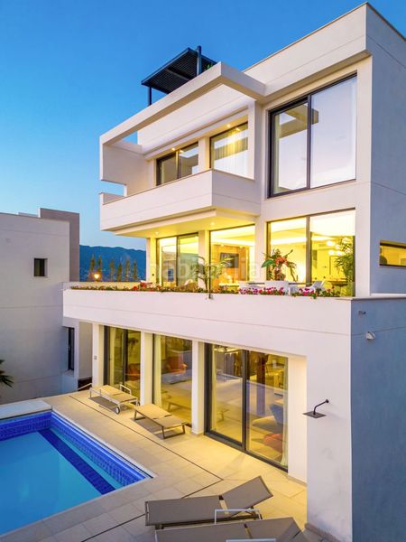 Foto 52dc8e20-c2d6-413c-b5f7-d732689e7f8d. Casa amb aparcament piscina a Casco Antiguo Marbella