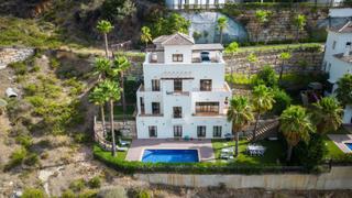 Maison à Benahavís pueblo. Villa independiente de lujo con piscina, privacidad y prestigio