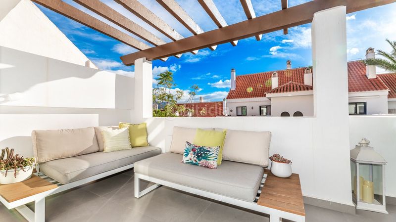 Foto db7dfe1e-1236-46c2-95cc-4b559f4a8b1c. Apartament amb piscina a Nueva Andalucía centro Marbella