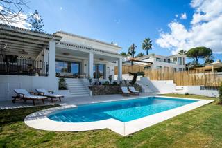 Casa a Casco Antiguo. Una villa oasis moderna con impresionantes vistas y elegancia so