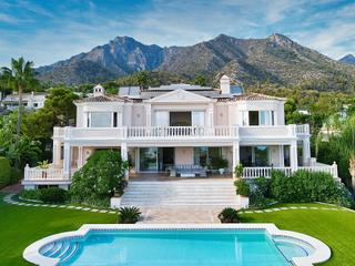 Casa a Casco Antiguo. Vida de lujo inigualable en cascada de camoján una villa palacie