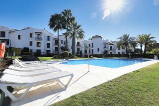 Apartament a Benahavís pueblo. Cautivador apartamento de 3 dormitorios en el exclusivo los arqu