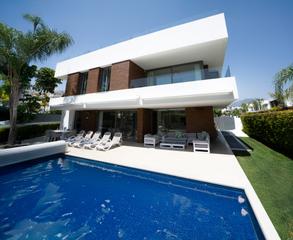 Alquiler Casa en Dos hermanas ii 12. Un retiro de lujo en el campanario al oeste de marbella