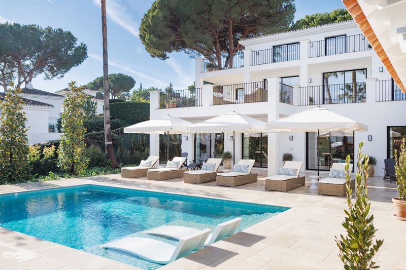 Foto 853a22a1-87c0-407a-a541-dd071436bbd9. Casa amb piscina a Casco Antiguo Marbella