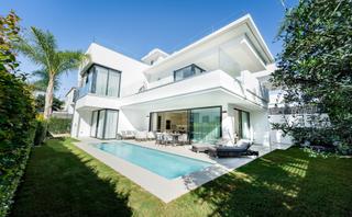 Casa a Casco Antiguo. Elegante villa con vistas al mar