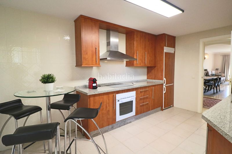 Foto 850f0518-0575-4d7f-95f4-1a5c7c0763ab. Apartament amb aparcament piscina a Casco Antiguo Marbella