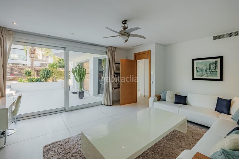 Foto 18179c91-6fd4-4d18-b602-96bd1b390ad2. Maison avec parking piscine dans Nueva Andalucía centro Marbella