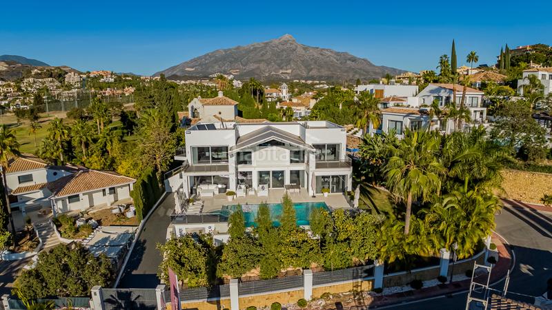 Foto b2a572f1-837f-43bf-9496-4de83a8c9113. Maison avec parking piscine dans Nueva Andalucía centro Marbella