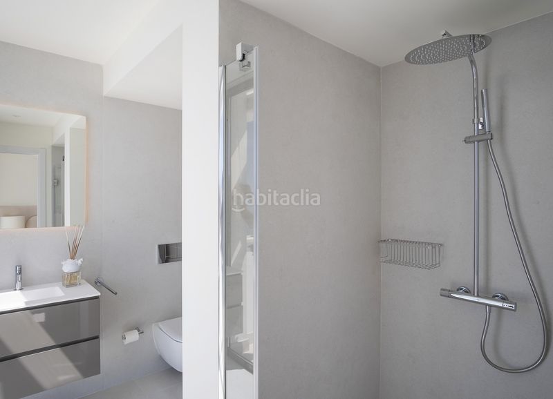 Foto b4d39a77-fcd6-4e5c-83b6-ec00cfbd40e4. Casa vida costera sofisticada villa de 5 dormitorios en Marbella