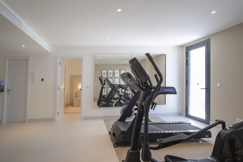 Foto c0874a90-4fbe-4967-aaec-b9a0f7c16c95. Casa vida costera sofisticada villa de 5 dormitorios en Marbella