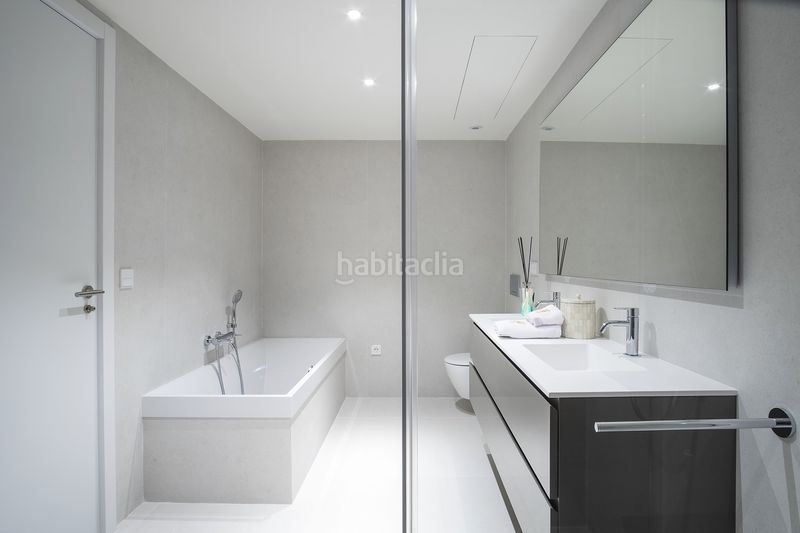 Foto ecd9ffc1-dd23-4303-8115-e4044abef5a4. Casa vida costera sofisticada villa de 5 dormitorios en Marbella