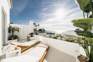 Maison à Playa Bajadilla - Puertos. Lujoso adosado frente a la playa en marbella