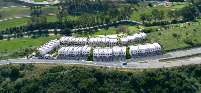 Foto e50531dc-70e2-4e9f-95b7-7f3ab3a34623. Casa adossada amb aparcament piscina a Centro Estepona