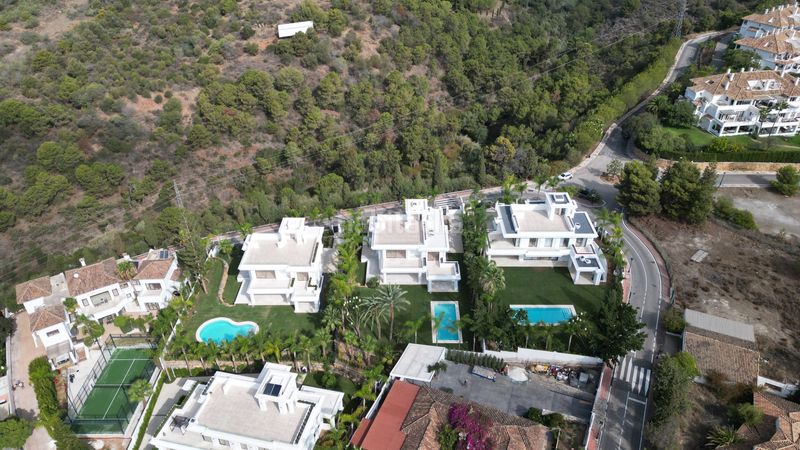 Foto 16ae5f0a-b8c5-4086-8a44-3de8507738a4. Casa amb aparcament piscina a Casco Antiguo Marbella