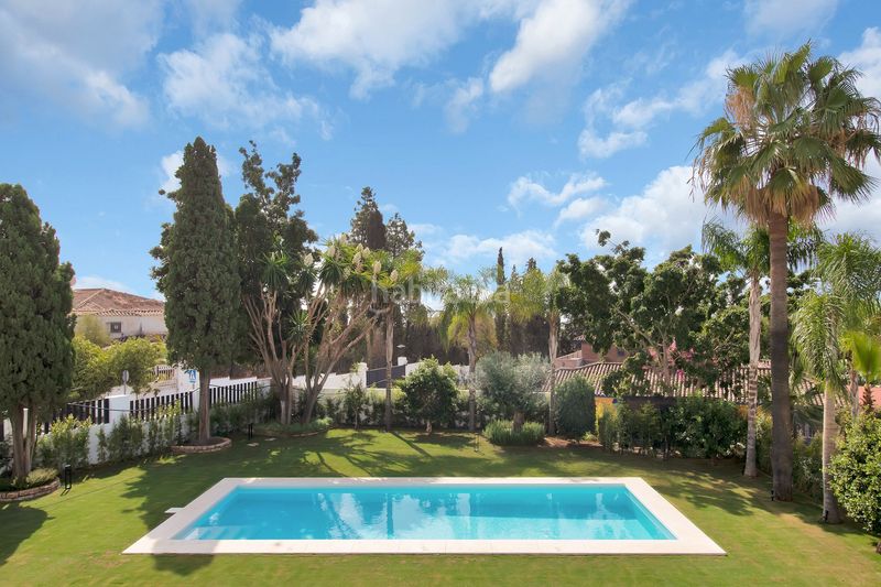 Foto 6333f692-56bc-4769-ac85-e14b61f8d8b1. Casa amb aparcament piscina a Casco Antiguo Marbella