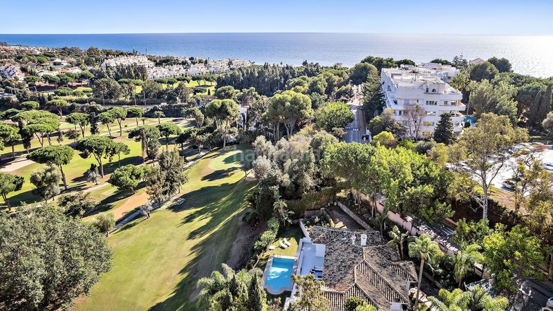 Foto 832740de-28d2-4683-81e8-b44a3a441f6c. Casa amb piscina a Casco Antiguo Marbella