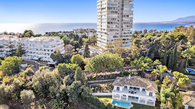 Foto baf21d93-5a44-4ab8-ae26-776536c103a6. Casa amb piscina a Casco Antiguo Marbella
