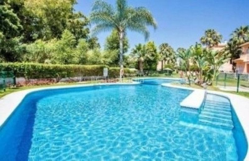 Foto 1d67ff6b-4361-4979-9382-8869442d63c0. Apartament amb calefacció aparcament piscina a Marbesa Marbella