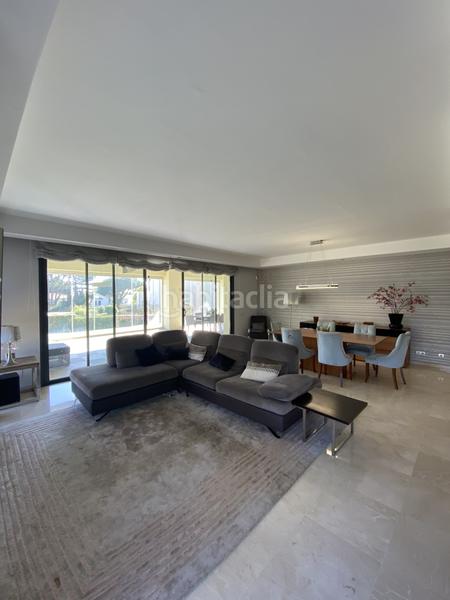 Foto 3cad5ecf-a1b5-41f9-adf3-5cce2f6c1a66. Location rez-de-chaussée dans montemedio-b sierra blanc 2 dans Marbella