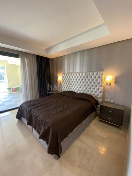 Foto 8d4e83e2-c11b-40b7-b842-a14920df73a4. Location rez-de-chaussée dans montemedio-b sierra blanc 2 dans Marbella