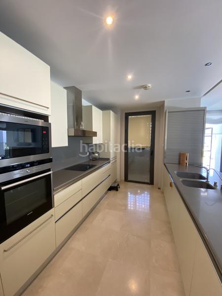 Foto bbc65706-5a34-415e-9ddb-c06f55d49245. Location rez-de-chaussée dans montemedio-b sierra blanc 2 dans Marbella