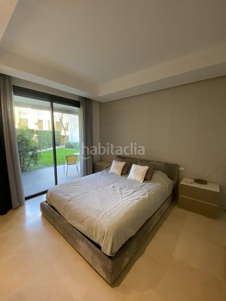 Foto c81550ab-ef96-4878-8f33-c249a5bd2374. Location rez-de-chaussée dans montemedio-b sierra blanc 2 dans Marbella