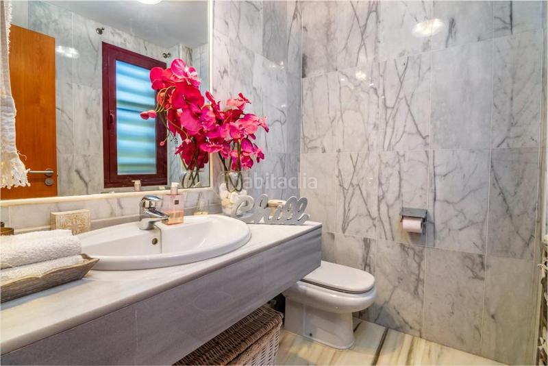 Foto 9a955bbd-4077-4c09-8faa-71ab69fbb174. Rent semi detached house with heating parking pool in Estepona