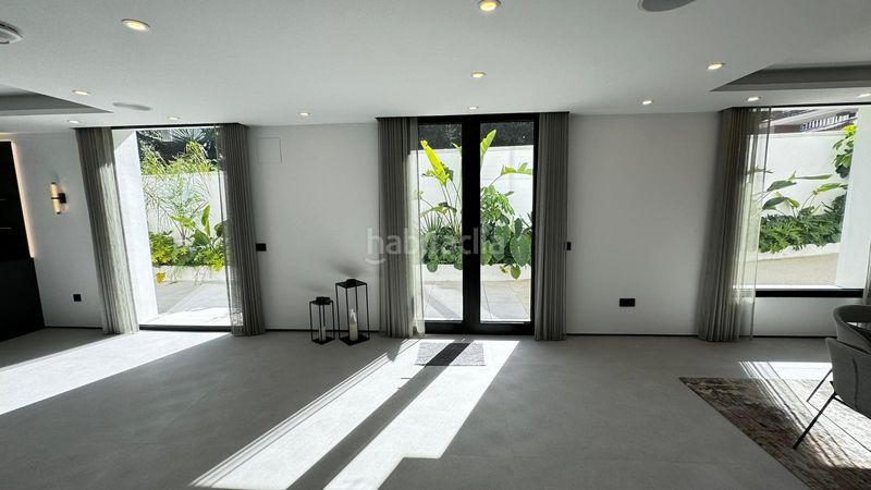 Foto 59199c79-8d7a-4a43-b0a9-3e4fc288fa19. Casa amb calefacció aparcament piscina a Nueva Andalucía centro Marbella