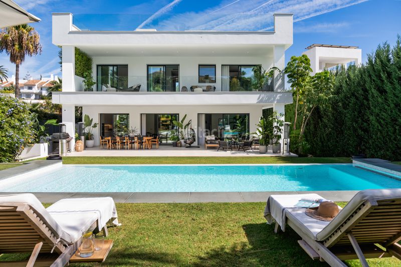 Foto 9544566d-a4b9-4724-8fa4-3b80417d736c. Casa amb aparcament piscina a Puerto Banús Marbella
