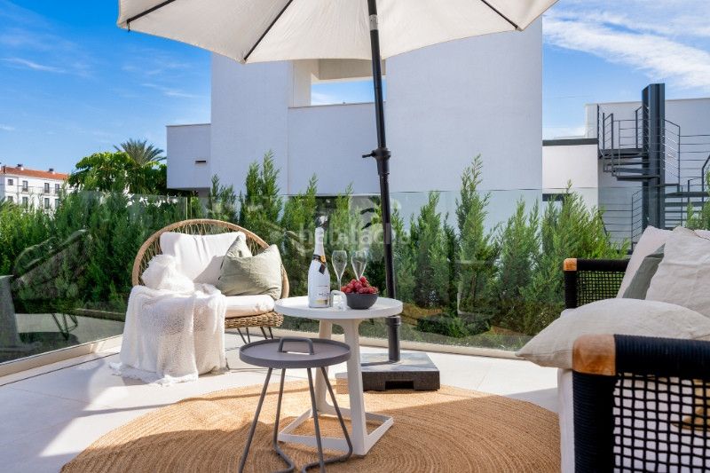 Foto d4238efe-a47d-4756-b9b7-762637a130b6. Casa amb aparcament piscina a Puerto Banús Marbella