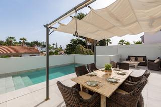 Rent House in Miguel de unamuno-campana 54. Villa moderna de 3 dormitorios y 4 baños en el corazón de nueva