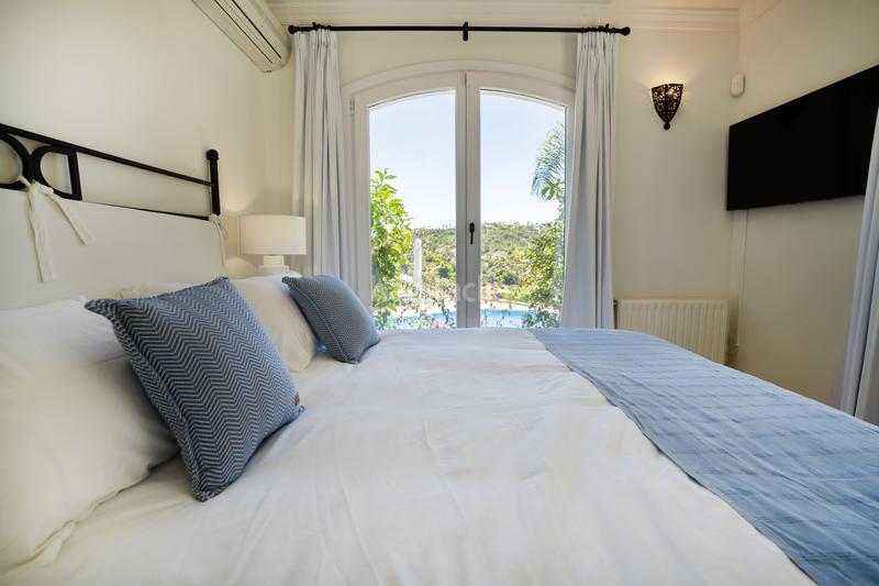 Foto 4f26fb81-b5bb-4074-aaf9-91c0f4e69d7e. Location maison dans torre esteril 84 dans los arqueros - puerto del almendro Benahavís