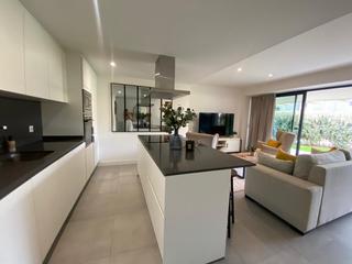 Lloguer Planta baixa a Sup-s1 soto resinera 10. Moderno apartamento de 3 dormitorios en planta baja en una urban