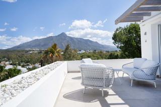 Attique à Casco Antiguo. Exclusivo ático en marbella con vistas al mar y al golf