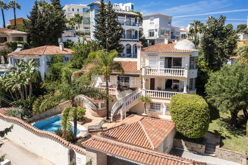 Foto 0663da39-0bf8-43d0-82ef-9b3e7fd3c8c7. Casa amb aparcament piscina a Casco Antiguo Marbella