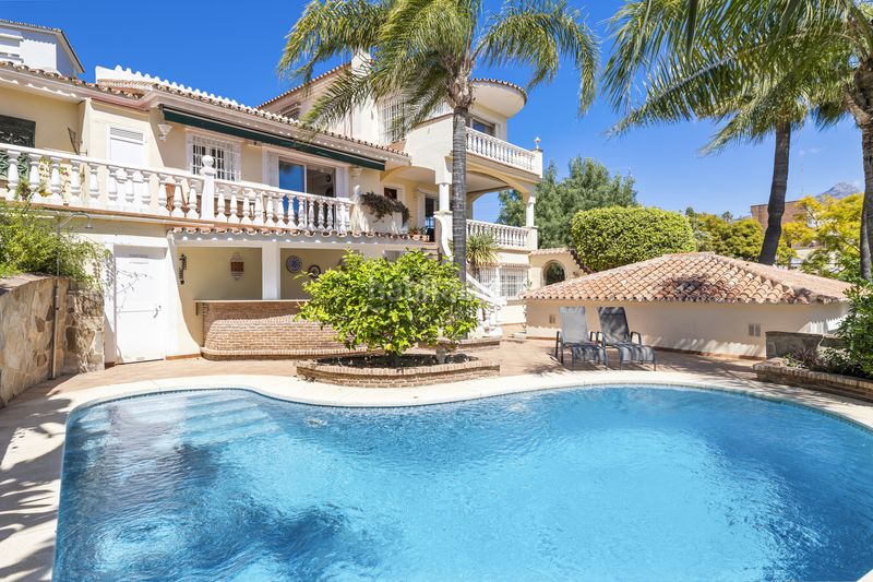 Foto f3d0e020-921e-4ee4-ba80-f0846ae10dcb. Casa amb aparcament piscina a Casco Antiguo Marbella