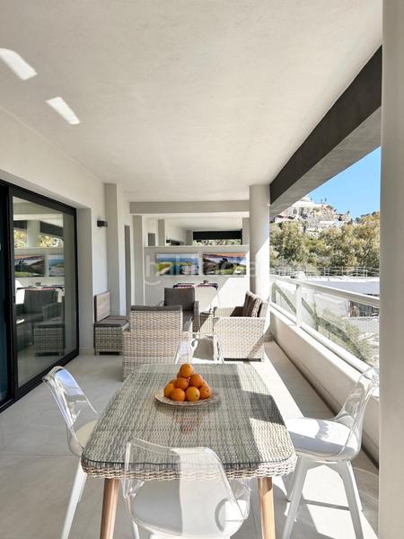 Foto 0bf7fe43-31c4-476d-8652-7992048e3a60. Miete appartement mit heizung parking pool in Benahavís pueblo Benahavís